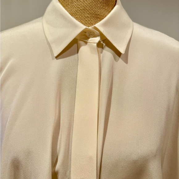 GUCCI Fabulous 100% Silk tunic/blouse ivory unique style. Size M/L, 40 - Picture 12 of 16